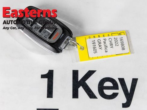 Used 2022 Chrysler Pacifica Touring-L image 26