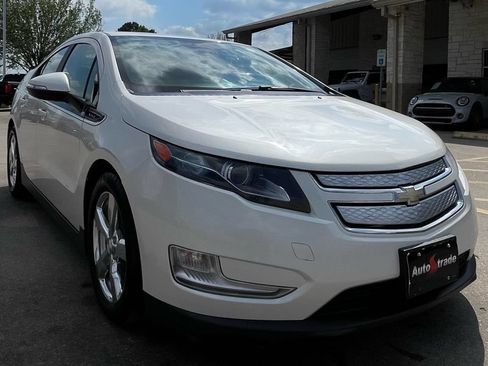 Used 2014 Chevrolet Volt Premium w/ Premium Trim Package FWD image 3