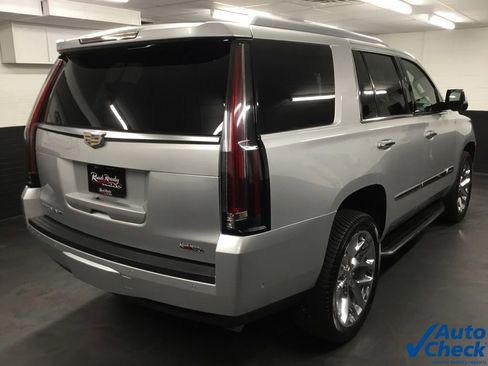 Used 2017 Cadillac Escalade Luxury image 11