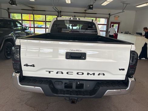 Used 2023 Toyota Tacoma SR5 AWD/4WD image 14