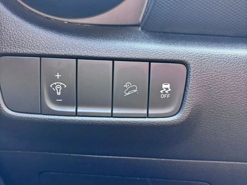 Used 2023 Hyundai Kona SE FWD image 8