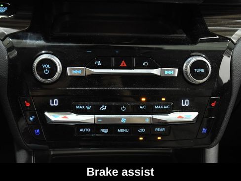 Used 2021 Ford Explorer Limited w/ Equipment Group 301A AWD/4WD image 22