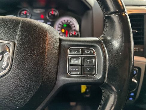 Used 2019 RAM 1500 Classic SLT w/ Luxury Group image 18