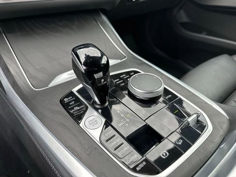 Used 2022 BMW X7 xDrive40i w/ M Sport Package AWD/4WD image 34
