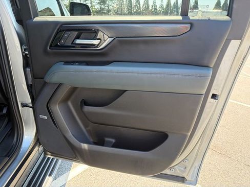 Used 2025 GMC Yukon XL AT4 w/ AT4 Premium Package image 16