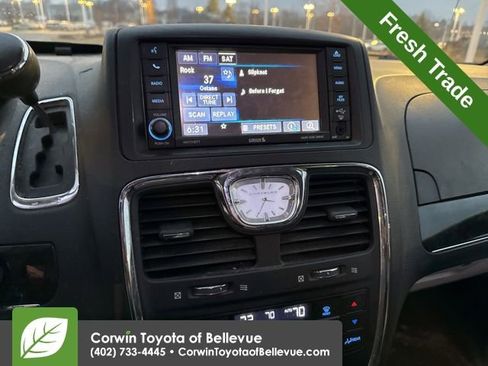 Used 2013 Chrysler Town & Country Touring image 14