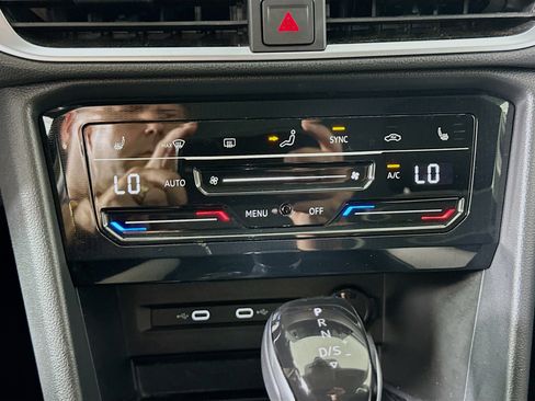 Used 2025 Volkswagen Taos SE image 24