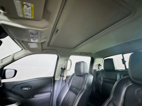 Used 2024 Nissan Frontier SL w/ Technology Package image 25