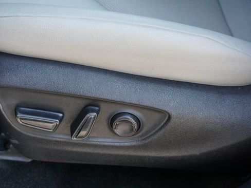 Used 2025 Toyota Grand Highlander FWD image 17