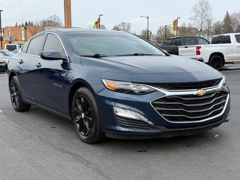 Used 2019 Chevrolet Malibu LT w/ Driver Confidence Package II image 2