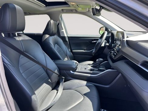 Used 2022 Toyota Highlander XLE image 15