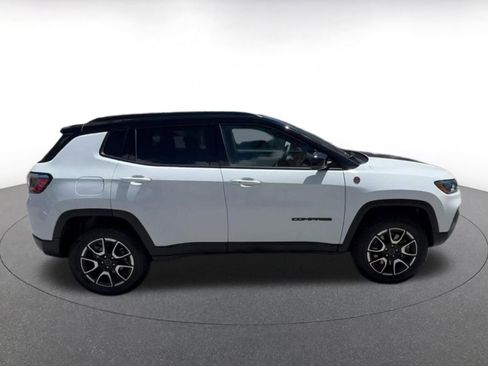 Used 2025 Jeep Compass Trailhawk image 16