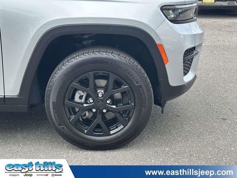 Certified 2025 Jeep Grand Cherokee Altitude AWD/4WD image 10
