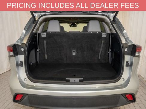 Certified 2024 Toyota Highlander XLE AWD/4WD image 5