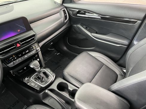 Certified 2024 Kia Seltos EX FWD image 15