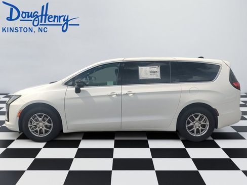 New 2027 Chrysler Pacifica Select FWD image 2