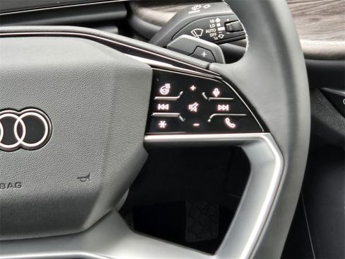 Used 2025 Audi Q5 2.0T Premium Plus image 16