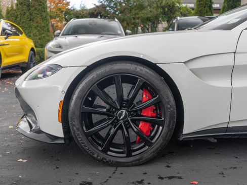Used 2020 Aston Martin V8 Vantage Coupe image 4