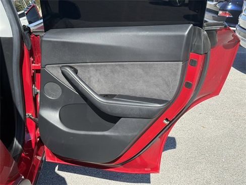 Used 2021 Tesla Model Y Long Range image 33