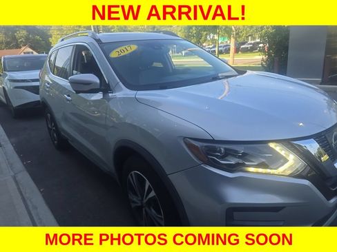 Used 2017 Nissan Rogue SL w/ SL Premium Package AWD/4WD image 2