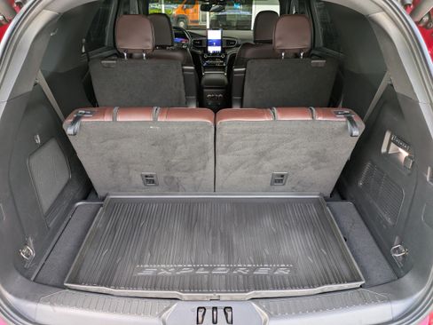 Certified 2022 Ford Explorer Platinum w/ Equipment Group 601A AWD/4WD image 13