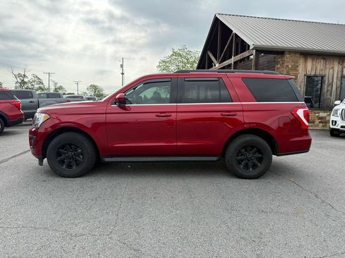 Used 2018 Ford Expedition XLT AWD/4WD image 2