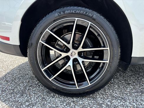 Used 2024 Porsche Macan AWD/4WD image 29