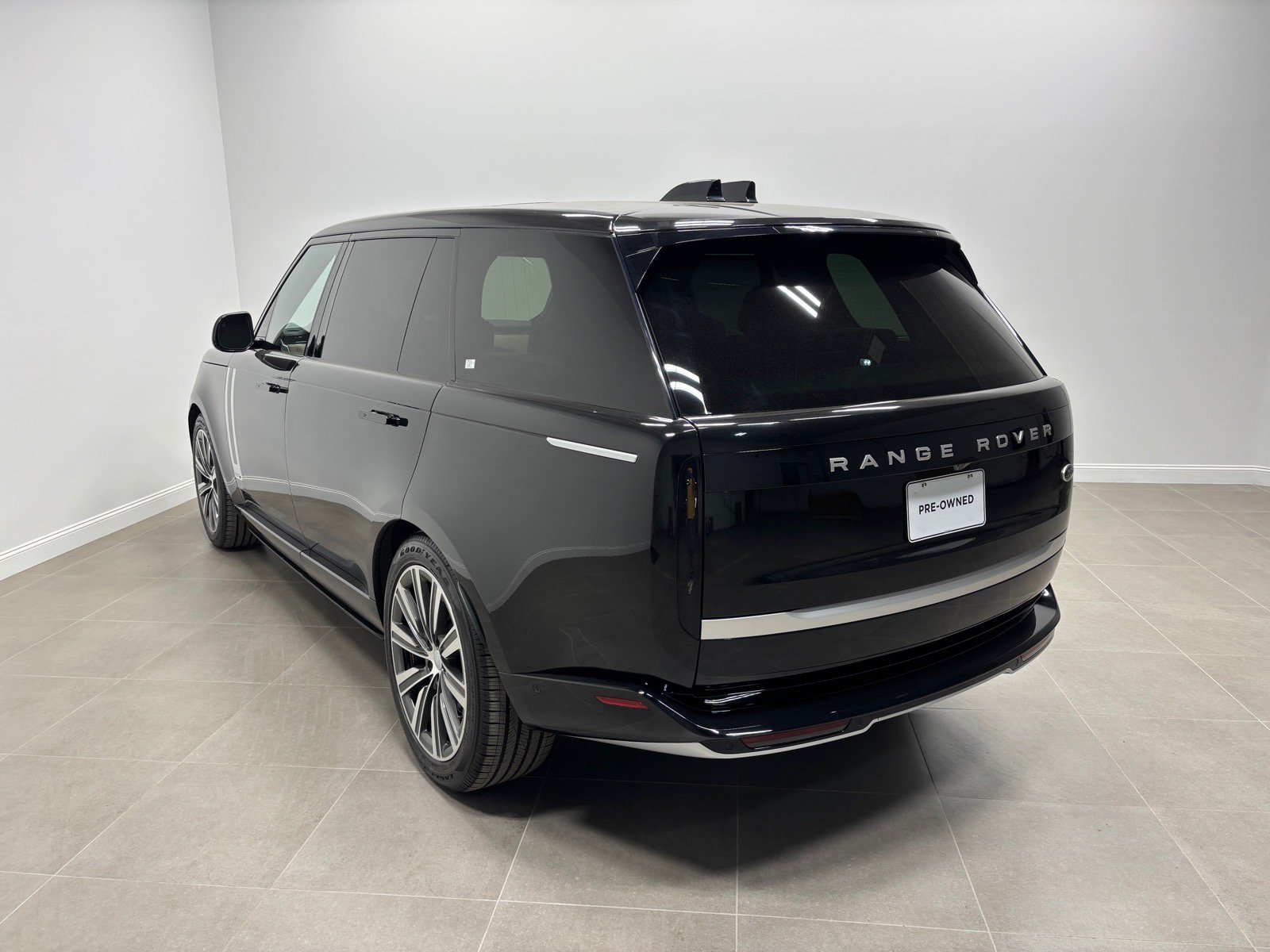 Used 2023 Land Rover Range Rover Long Wheelbase Autobiography AWD/4WD image 9