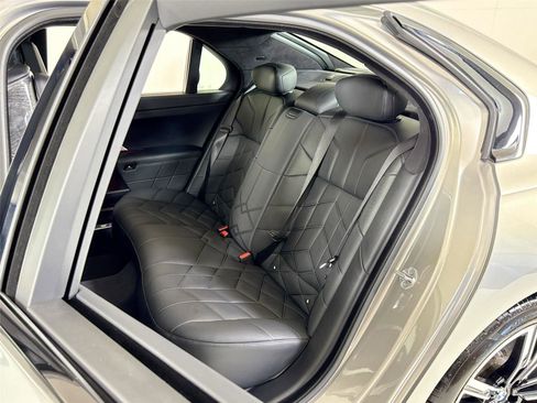 Used 2023 BMW 760i xDrive image 25