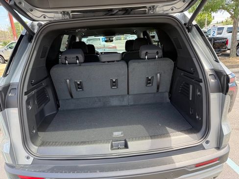 New 2026 Chevrolet Traverse LT w/ Enhanced Driving Package FWD image 19