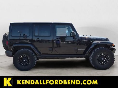 Used 2017 Jeep Wrangler Unlimited Rubicon w/ Connectivity Group AWD/4WD image 4