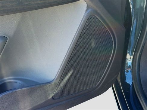 Used 2021 GMC Canyon Denali image 22