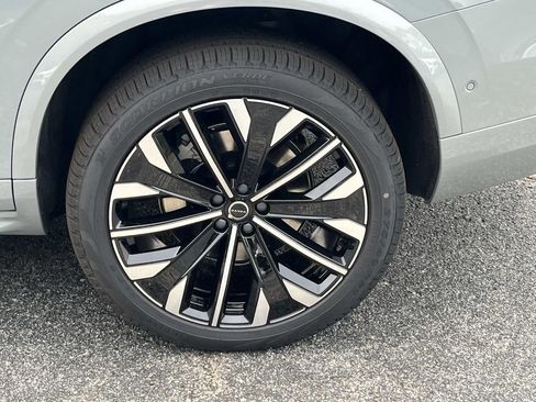 New 2026 Volvo XC90 T8 Plus w/ Protection Package Premier AWD/4WD image 11