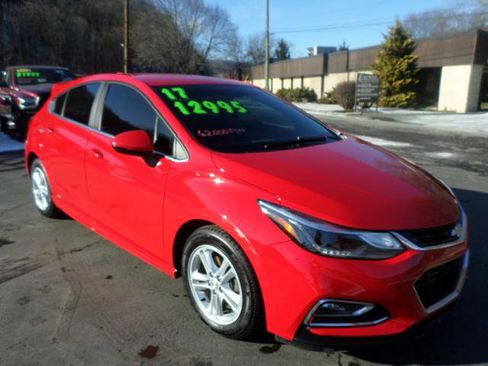 Used 2017 Chevrolet Cruze LT w/ Convenience Package image 1