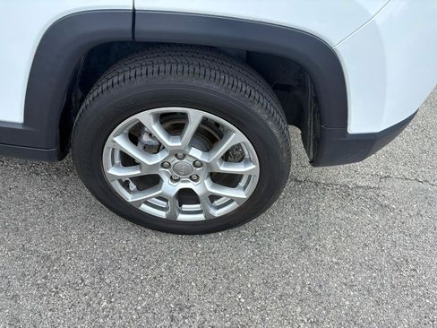 Used 2022 Jeep Compass Latitude w/ Sun and Sound Group AWD/4WD image 62