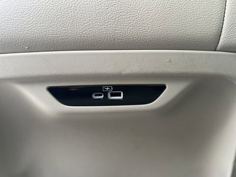 Used 2021 Chrysler Pacifica Touring-L image 23