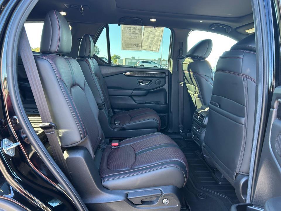 Certified 2025 Honda Pilot Black Edition image 29