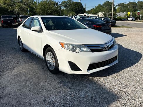 Used 2014 Toyota Camry LE w/ Moonroof Package FWD image 5