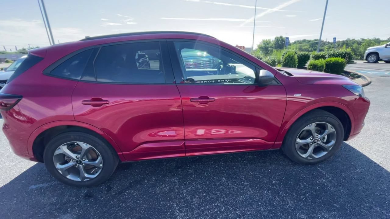 Used 2023 Ford Escape ST-Line AWD/4WD image 2