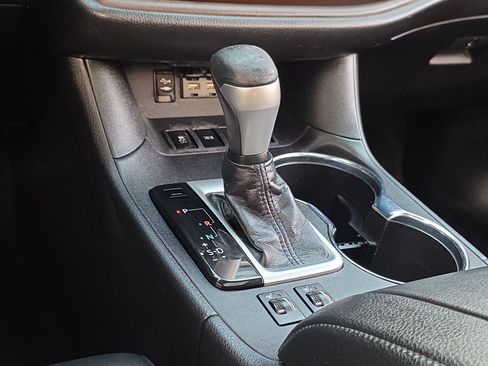 Used 2019 Toyota Highlander XLE AWD/4WD image 19
