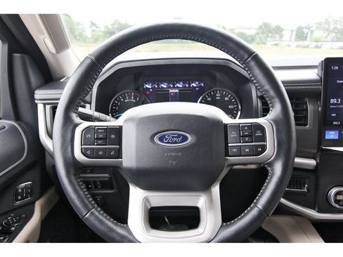 Certified 2024 Ford Expedition XLT RWD image 15