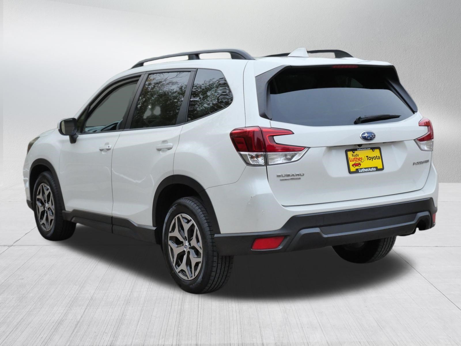 Used 2020 Subaru Forester Premium AWD/4WD image 5