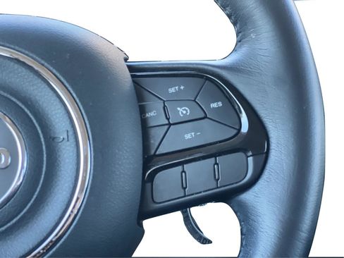Used 2020 Jeep Renegade Altitude FWD image 17