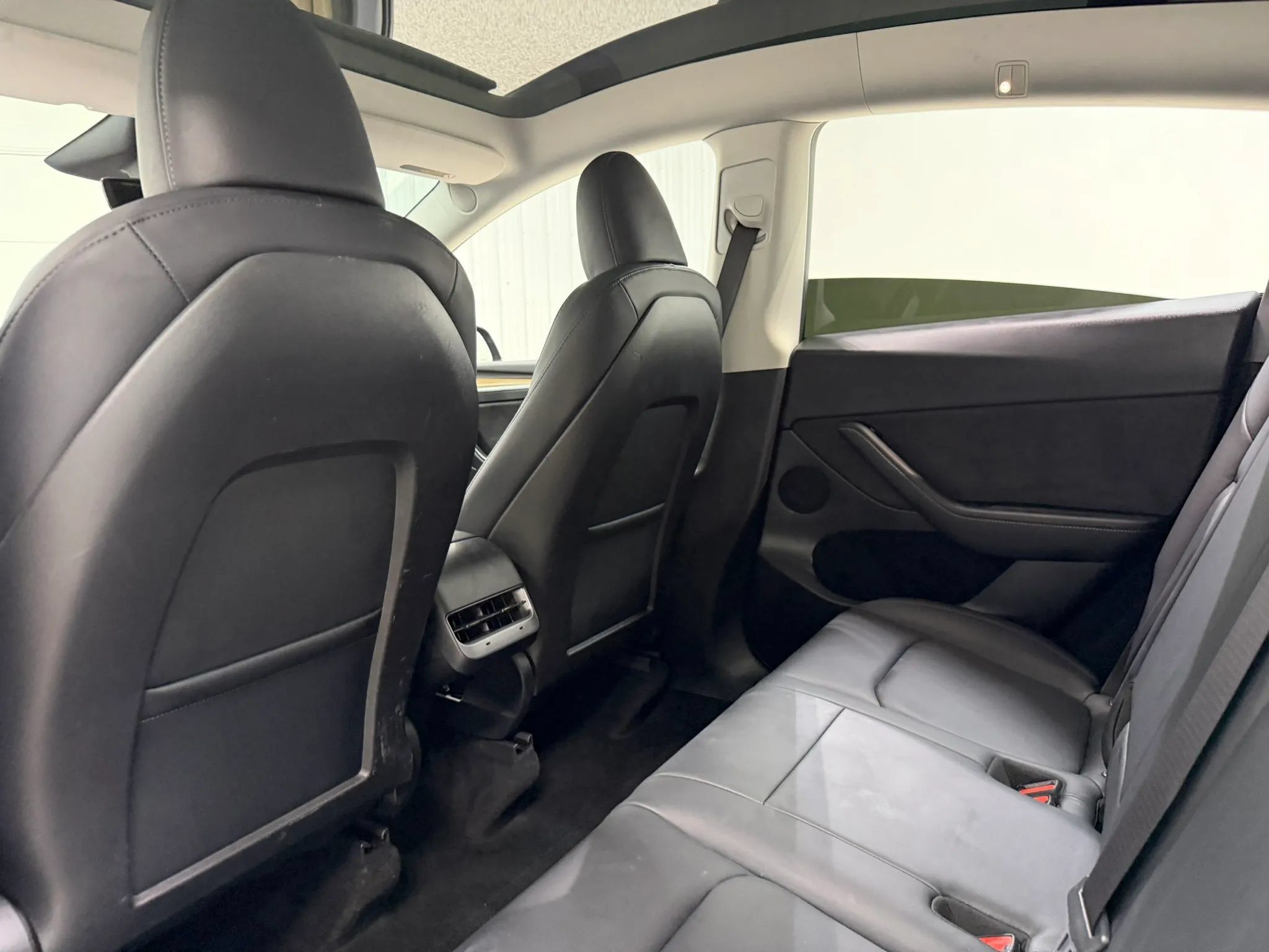 Used 2023 Tesla Model Y Long Range AWD/4WD image 16