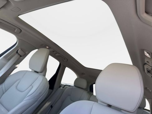 Certified 2026 Volvo XC60 B5 Ultra w/ Protection Package Premier image 22