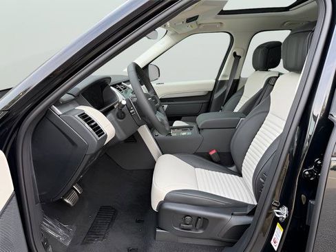 New 2026 Land Rover Discovery Limited Edition AWD/4WD image 18
