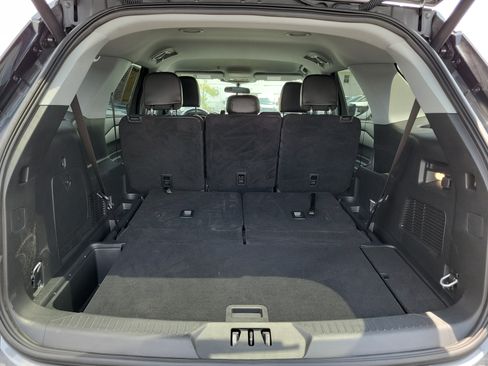 Used 2024 Ford Explorer XLT w/ Equipment Group 202A RWD image 11