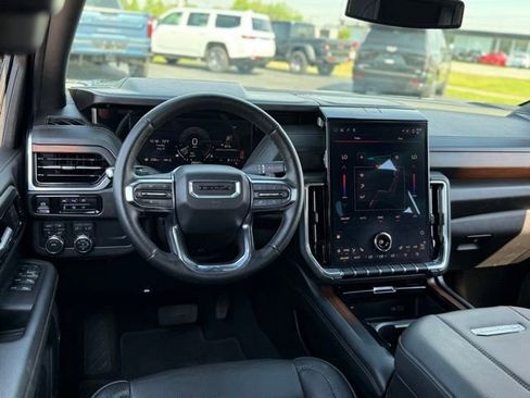 Used 2025 GMC Yukon XL Denali AWD/4WD image 6