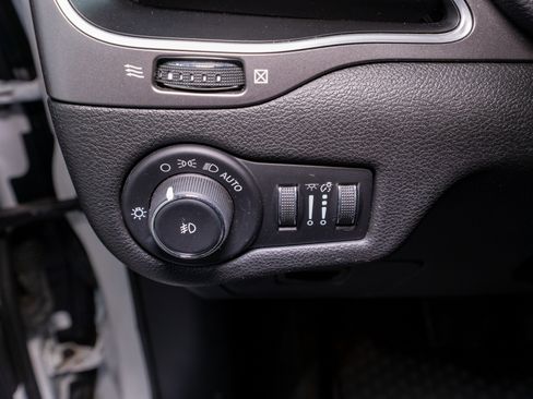 Used 2019 Jeep Cherokee Latitude Plus w/ Cold Weather Group image 30