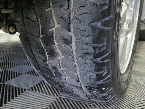 Used 2011 Chevrolet Avalanche LTZ image 33